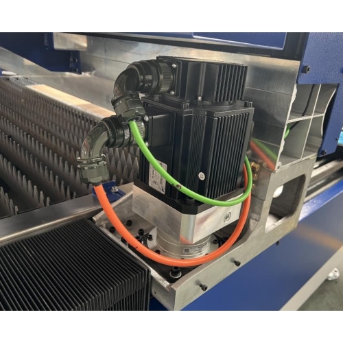 Mașină de tăiat metal cu laser FIBER 3000W 130x250cm + accesorii